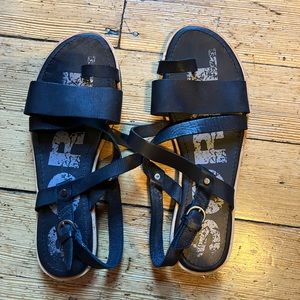 SOREL Ella Criss Cross Sandal